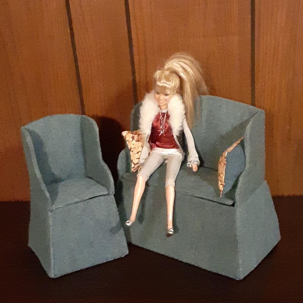 Barbie Love Seat and Chair. With 2 throw pillows